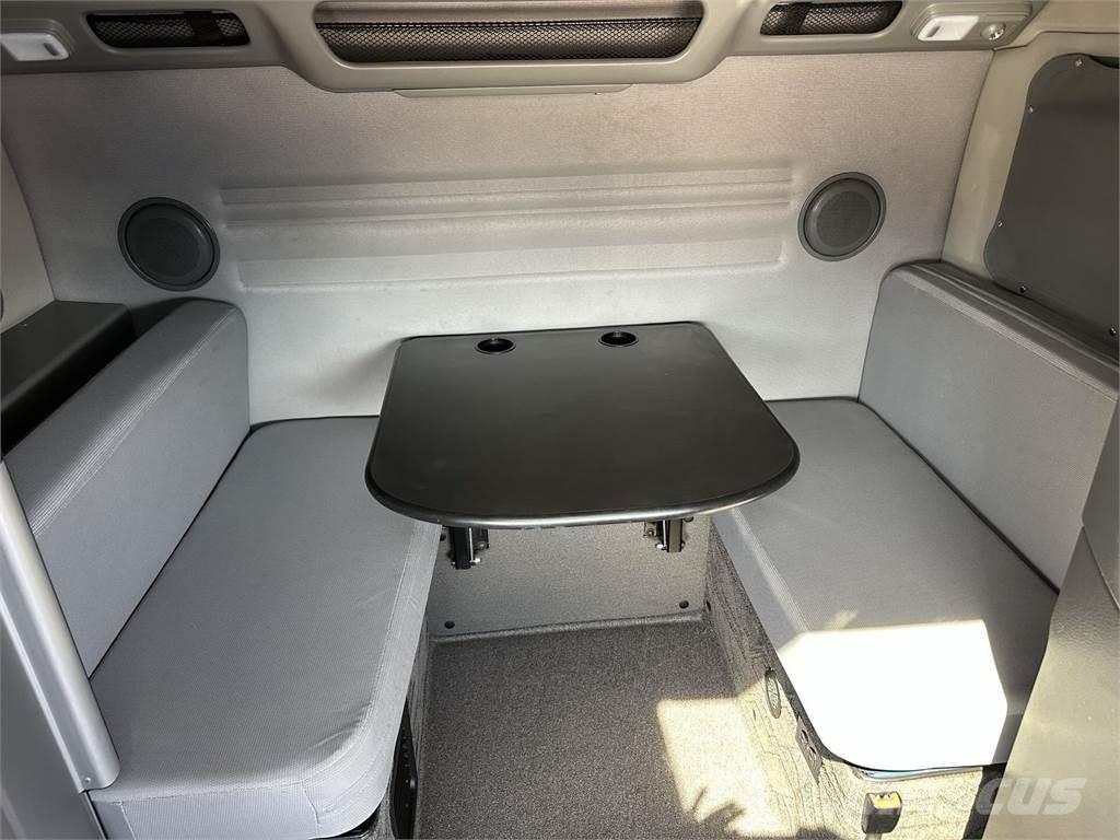 Volvo VNL64T860 Vetopöytäautot