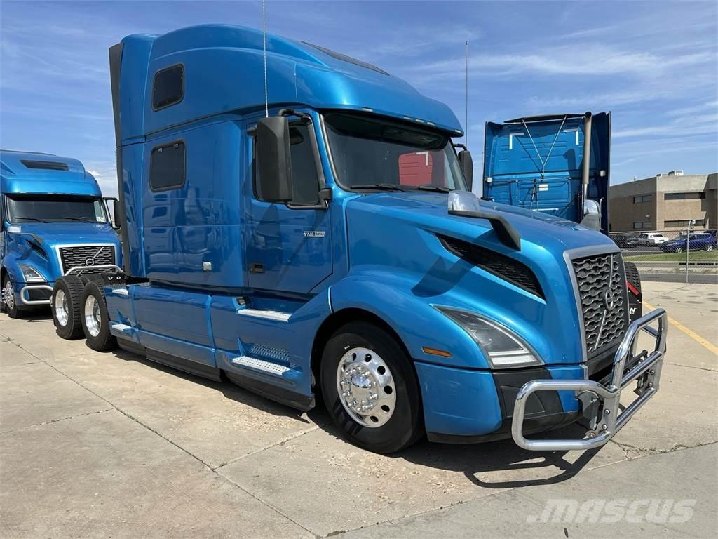 Volvo VNL64T860 Vetopöytäautot