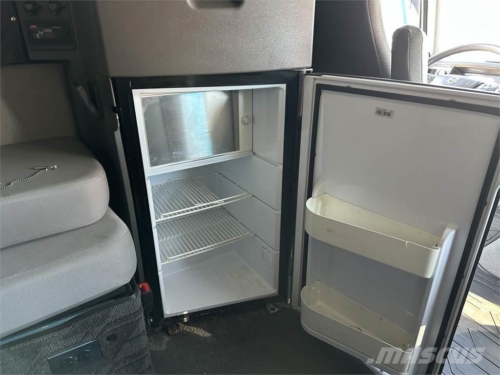 Volvo VNL64T860 Vetopöytäautot
