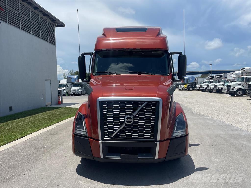 Volvo VNL64T860 Vetopöytäautot