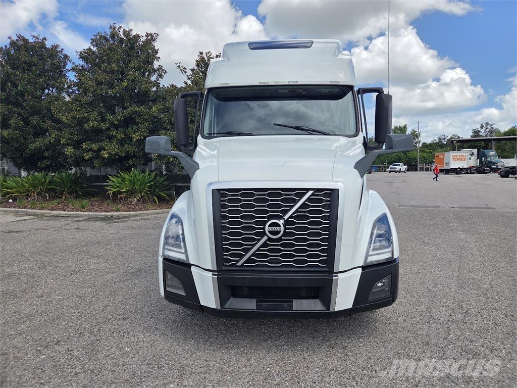 Volvo VNL64T860 Vetopöytäautot