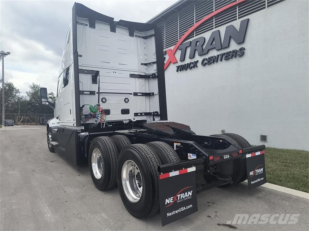 Volvo VNL64T860 Vetopöytäautot