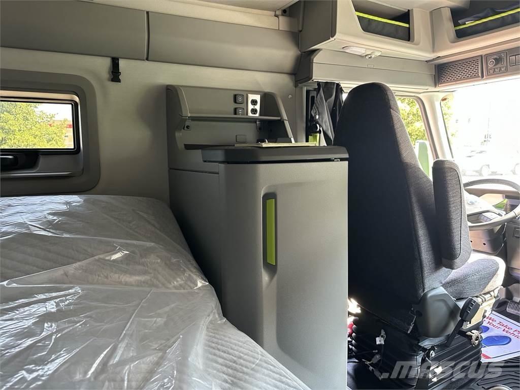 Volvo VNL64T860 Vetopöytäautot