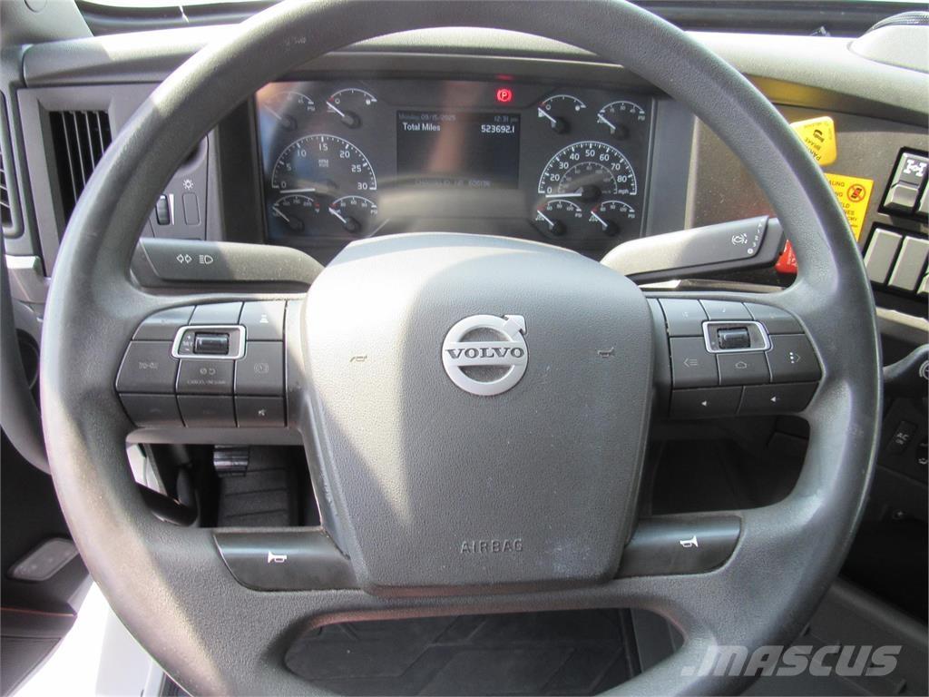 Volvo VNL64T860 Vetopöytäautot