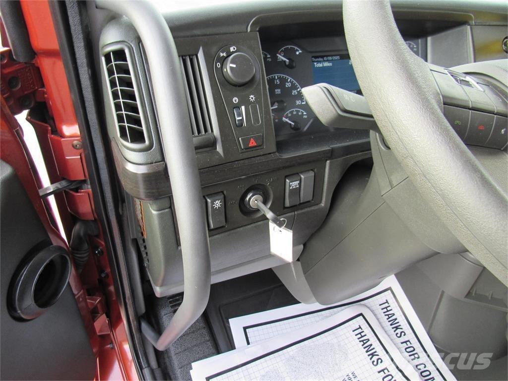 Volvo VNL64T860 Vetopöytäautot