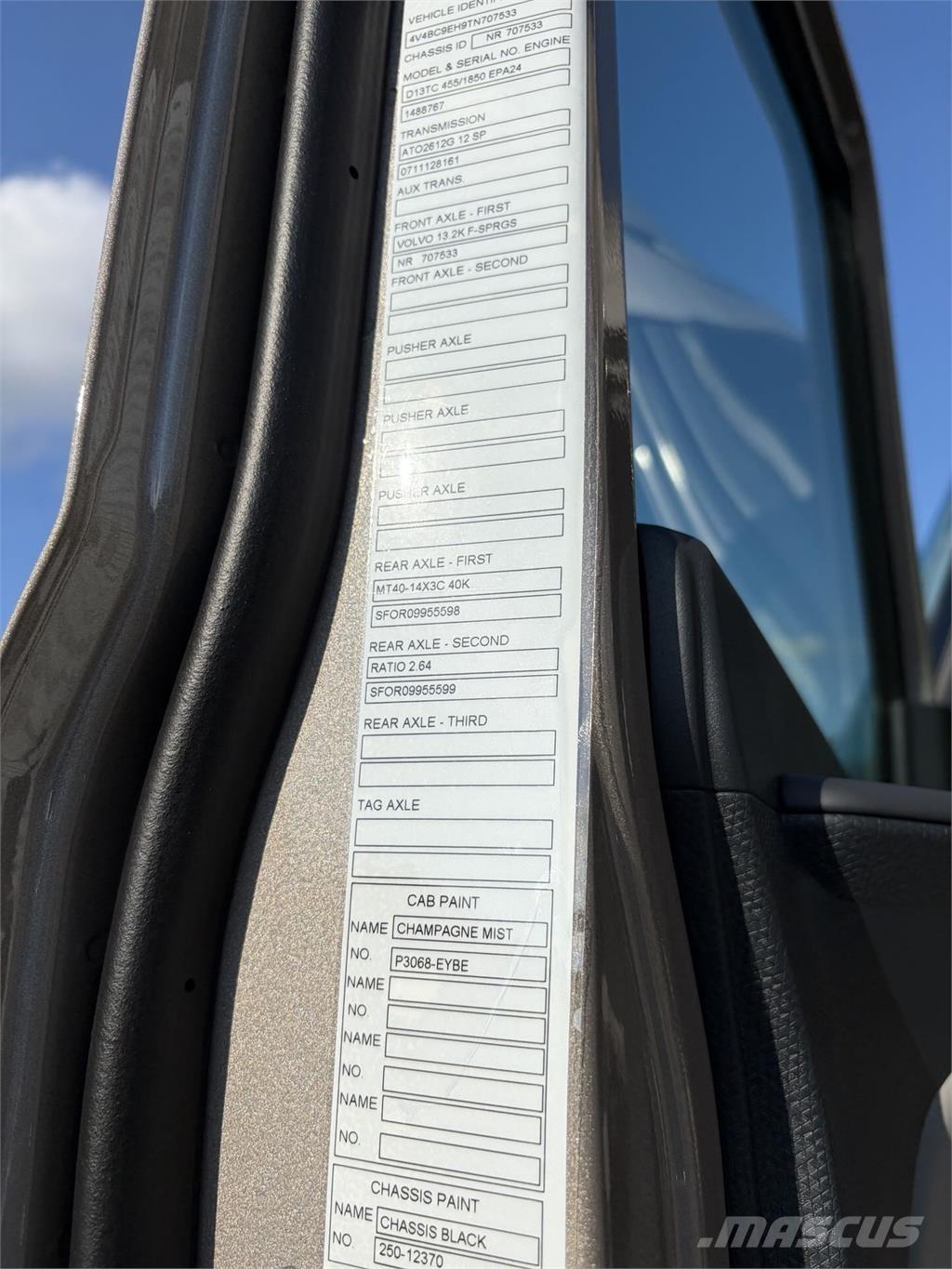 Volvo VNL64T860 Vetopöytäautot