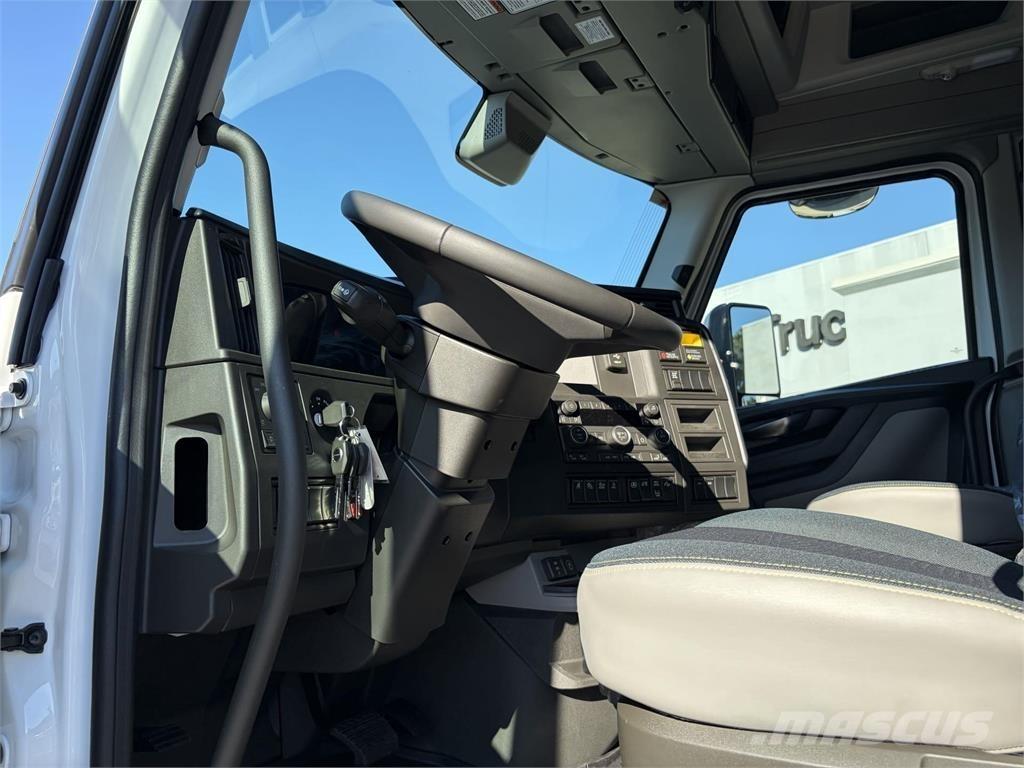 Volvo VNL64T860 Vetopöytäautot