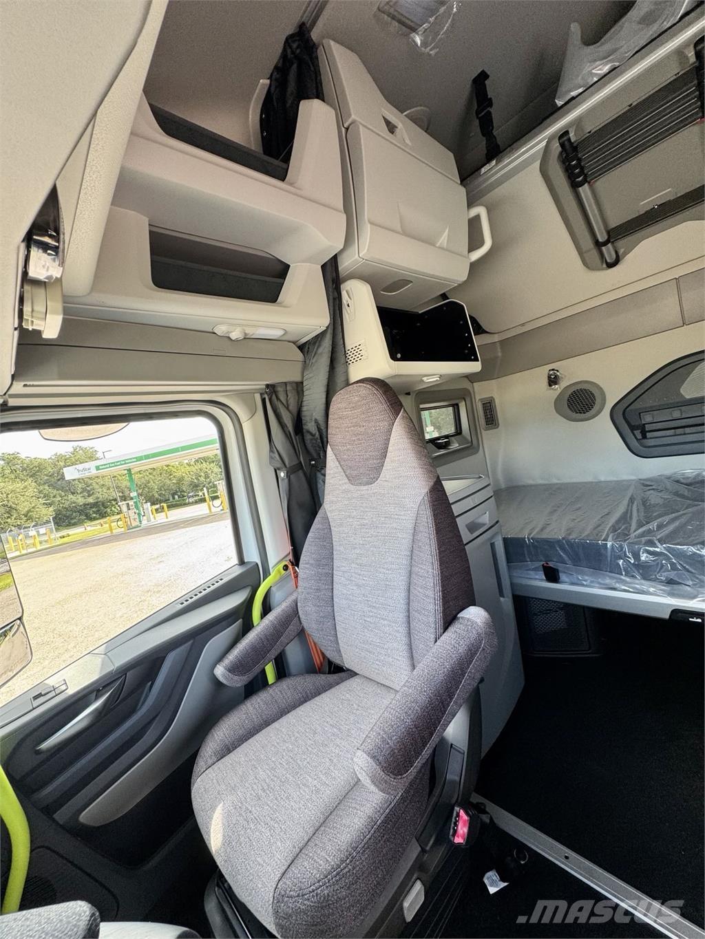 Volvo VNL64T860 Vetopöytäautot