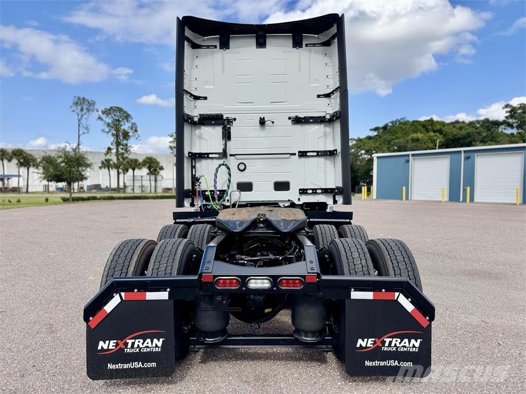 Volvo VNL64T860 Vetopöytäautot