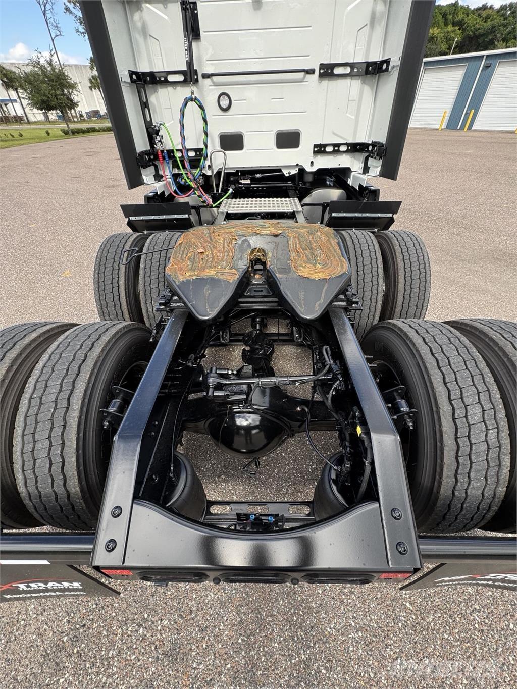 Volvo VNL64T860 Vetopöytäautot