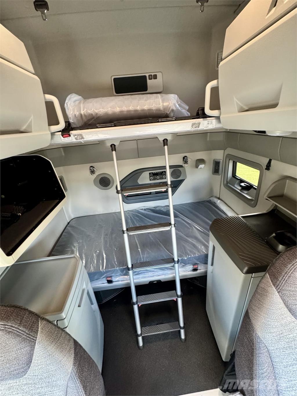 Volvo VNL64T860 Vetopöytäautot