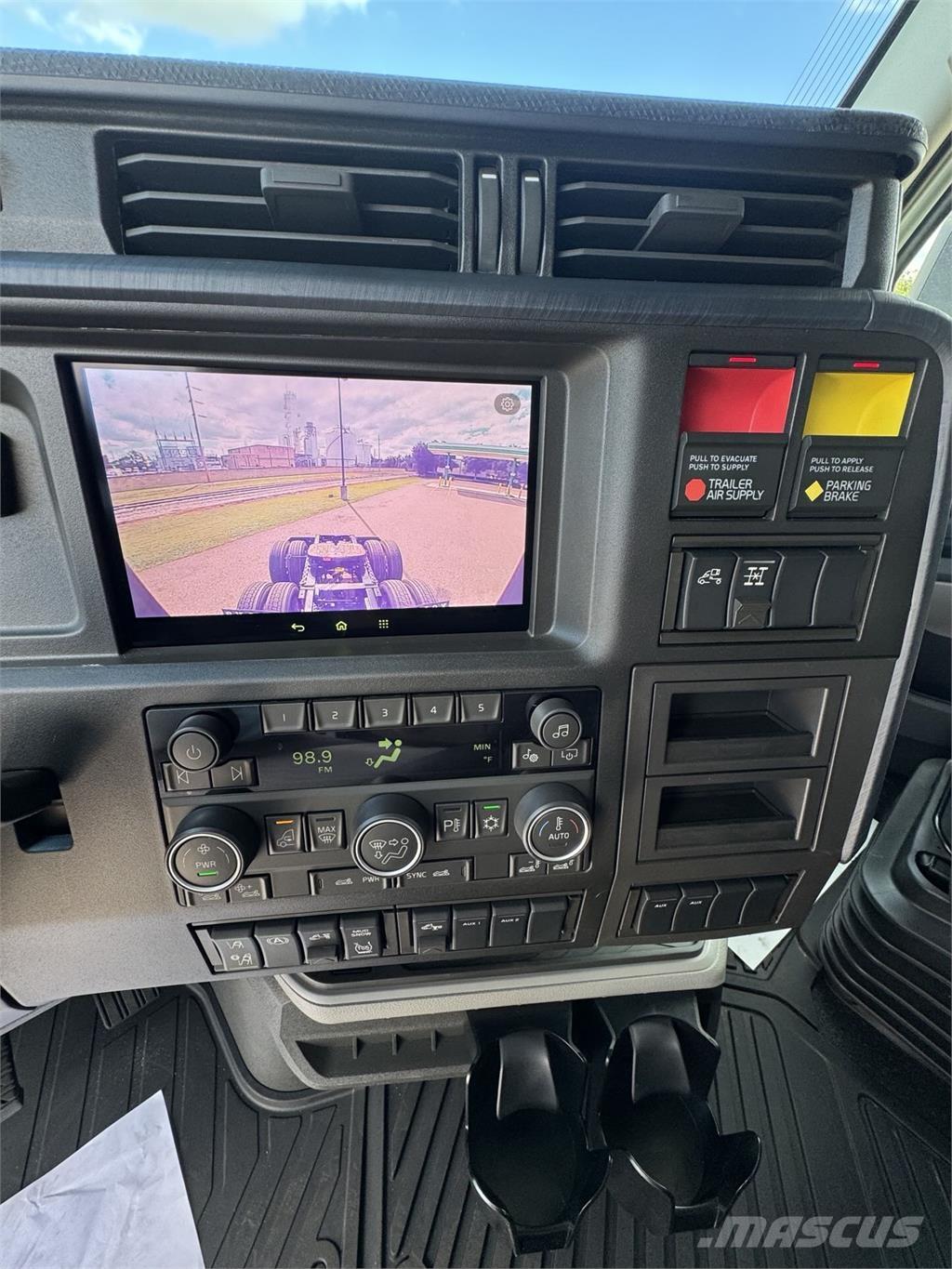 Volvo VNL64T860 Vetopöytäautot