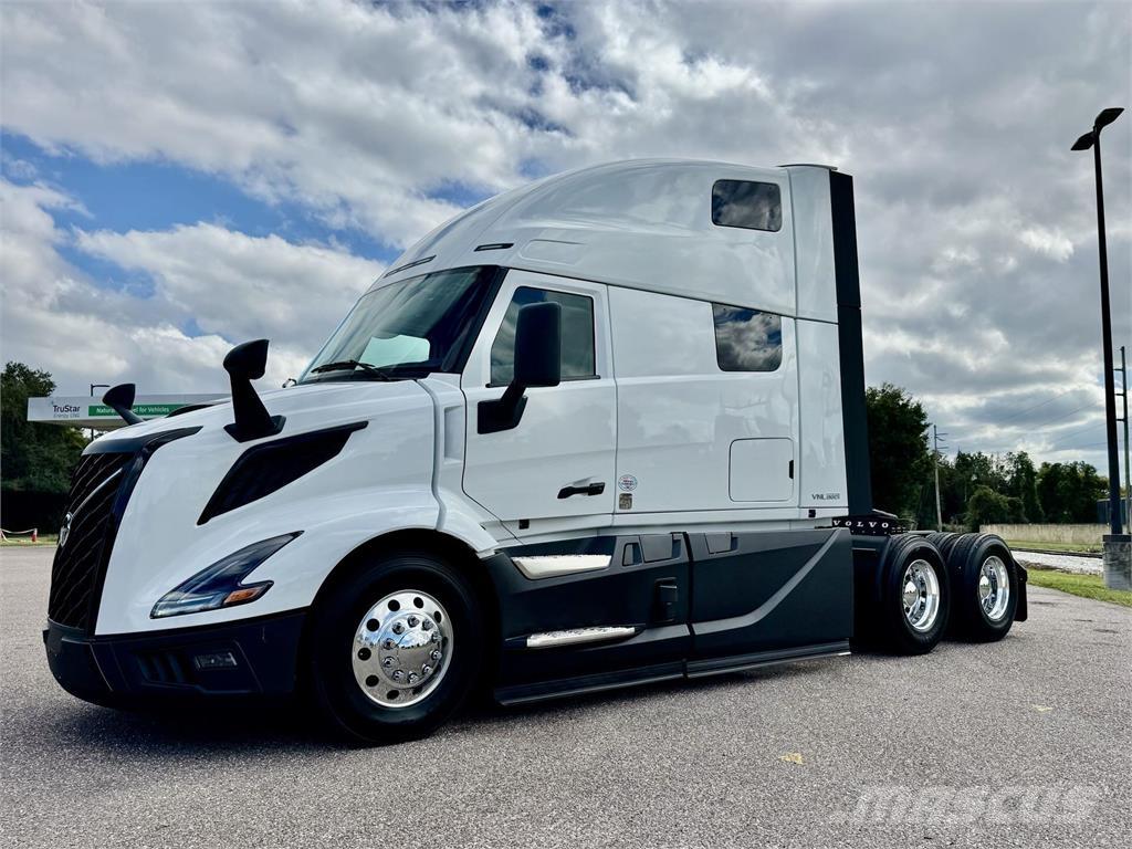 Volvo VNL64T860 Vetopöytäautot