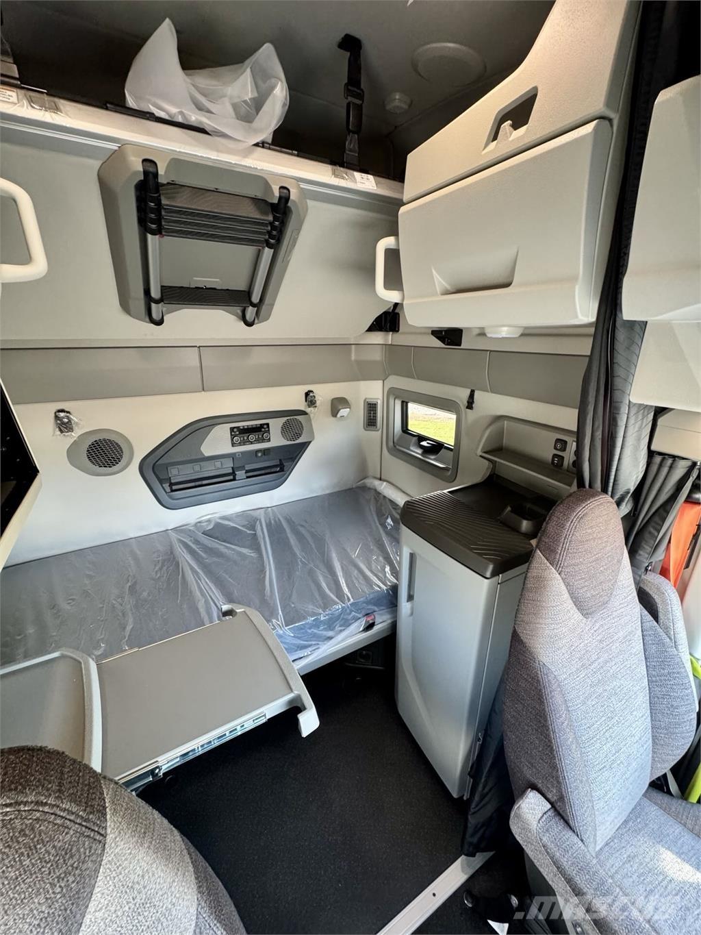 Volvo VNL64T860 Vetopöytäautot