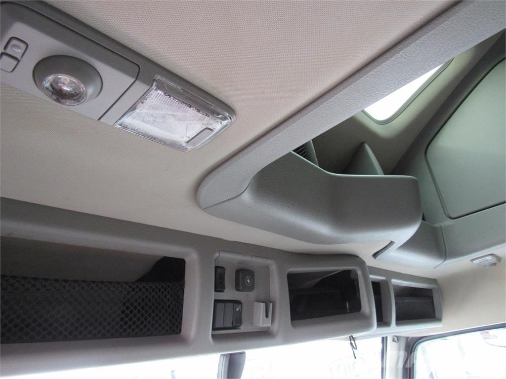 Volvo VNL64T860 Vetopöytäautot