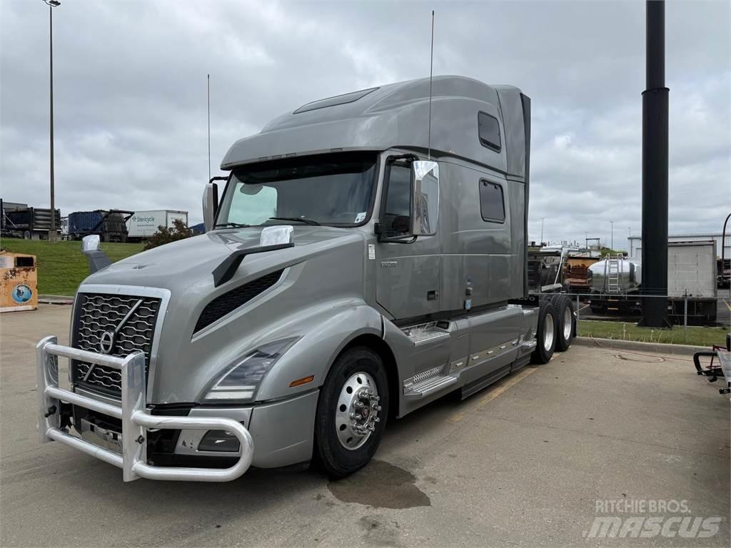 Volvo VNL860 Vetopöytäautot