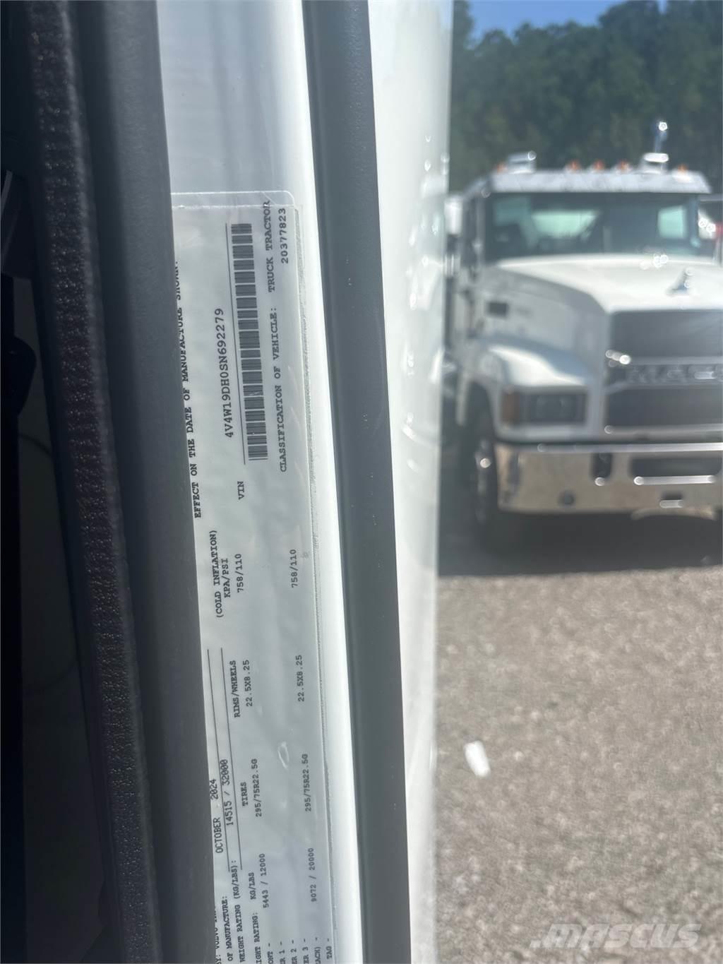 Volvo VNR42T300 Vetopöytäautot