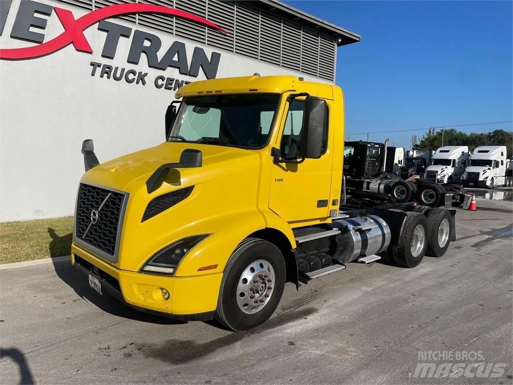 Volvo VNR64T Vetopöytäautot