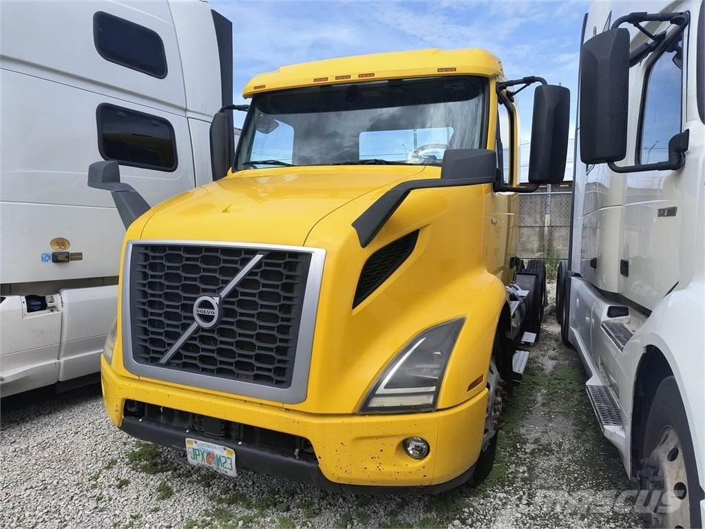 Volvo VNR64T Vetopöytäautot