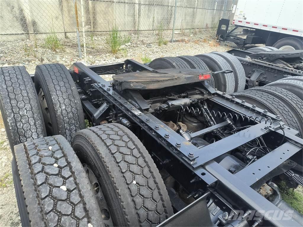 Volvo VNR64T Vetopöytäautot