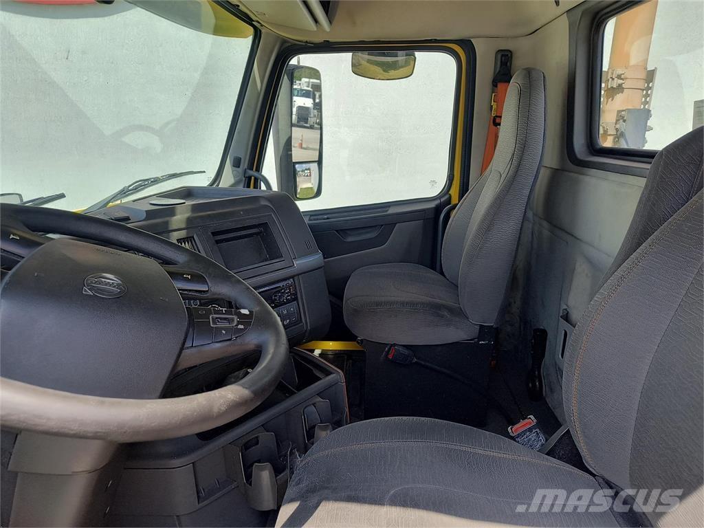 Volvo VNR64T Vetopöytäautot