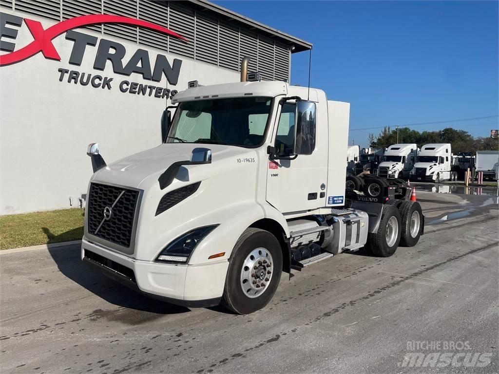 Volvo VNR64T Vetopöytäautot