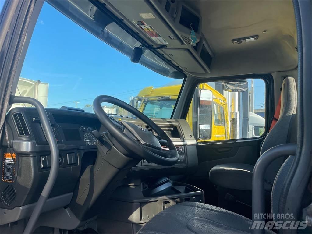 Volvo VNR64T Vetopöytäautot