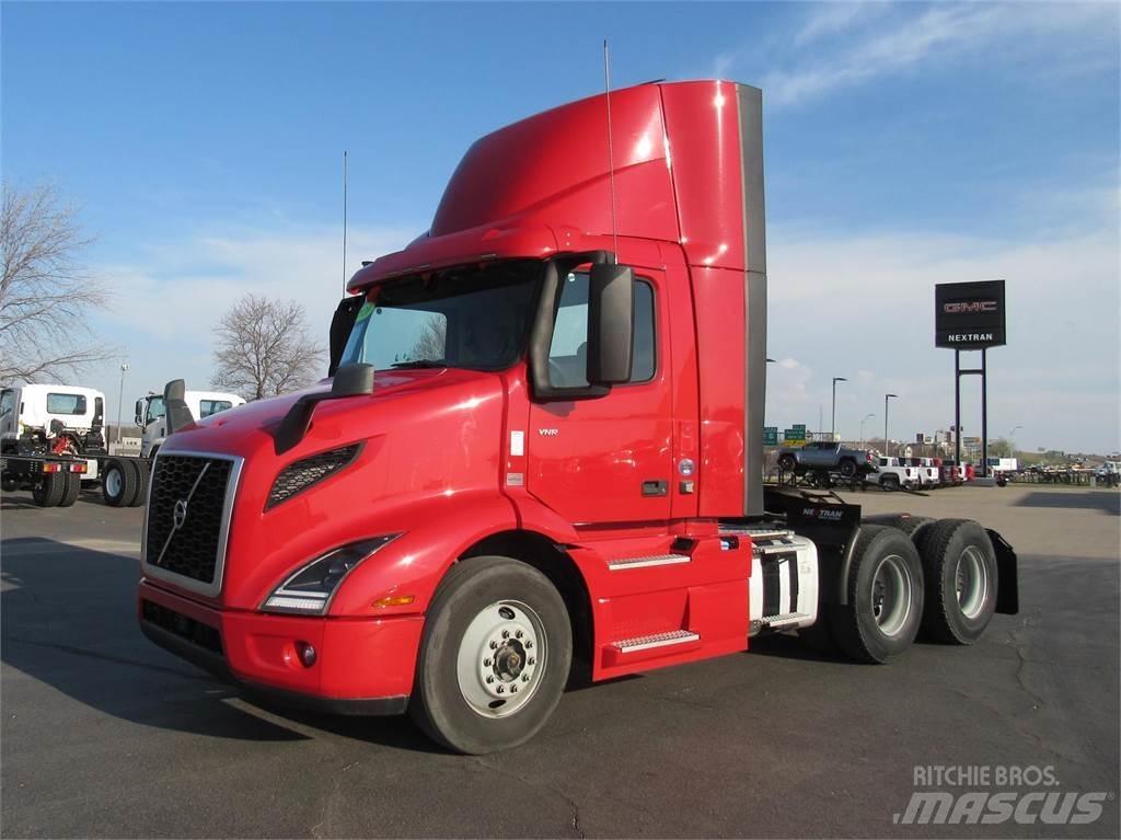 Volvo VNR64T300 Vetopöytäautot
