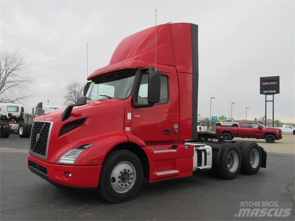 Volvo VNR64T300 Vetopöytäautot