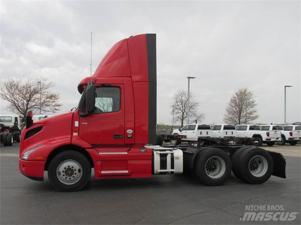 Volvo VNR64T300 Vetopöytäautot