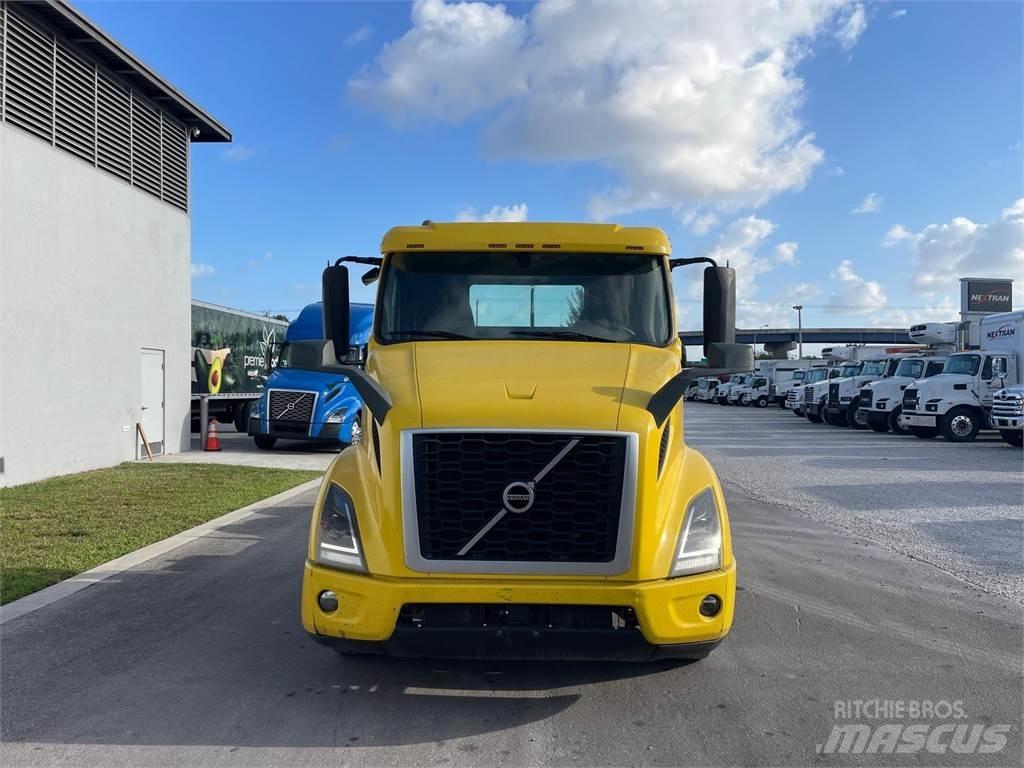 Volvo VNR64T300 Vetopöytäautot
