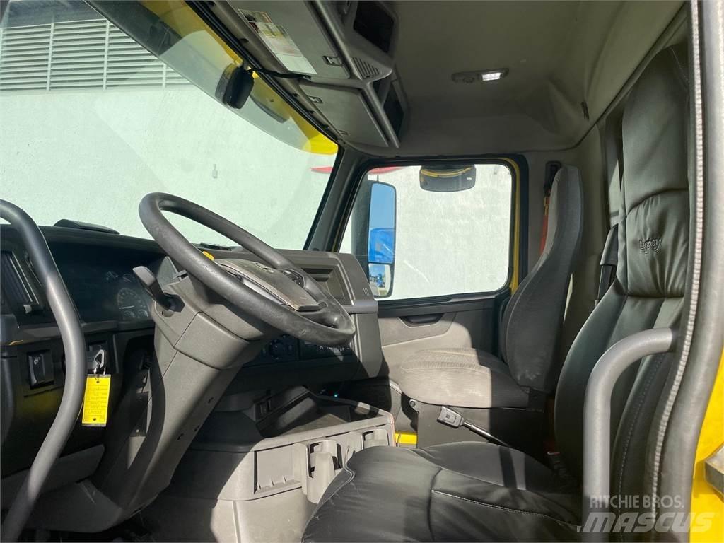 Volvo VNR64T300 Vetopöytäautot
