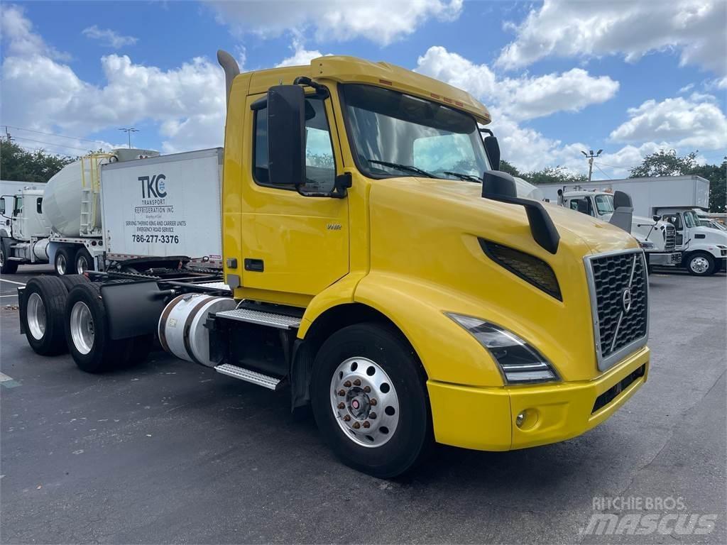 Volvo VNR64T300 Vetopöytäautot