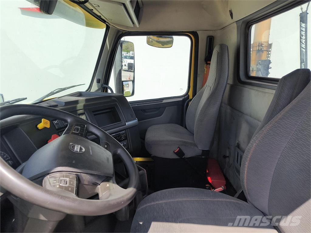 Volvo VNR64T300 Vetopöytäautot