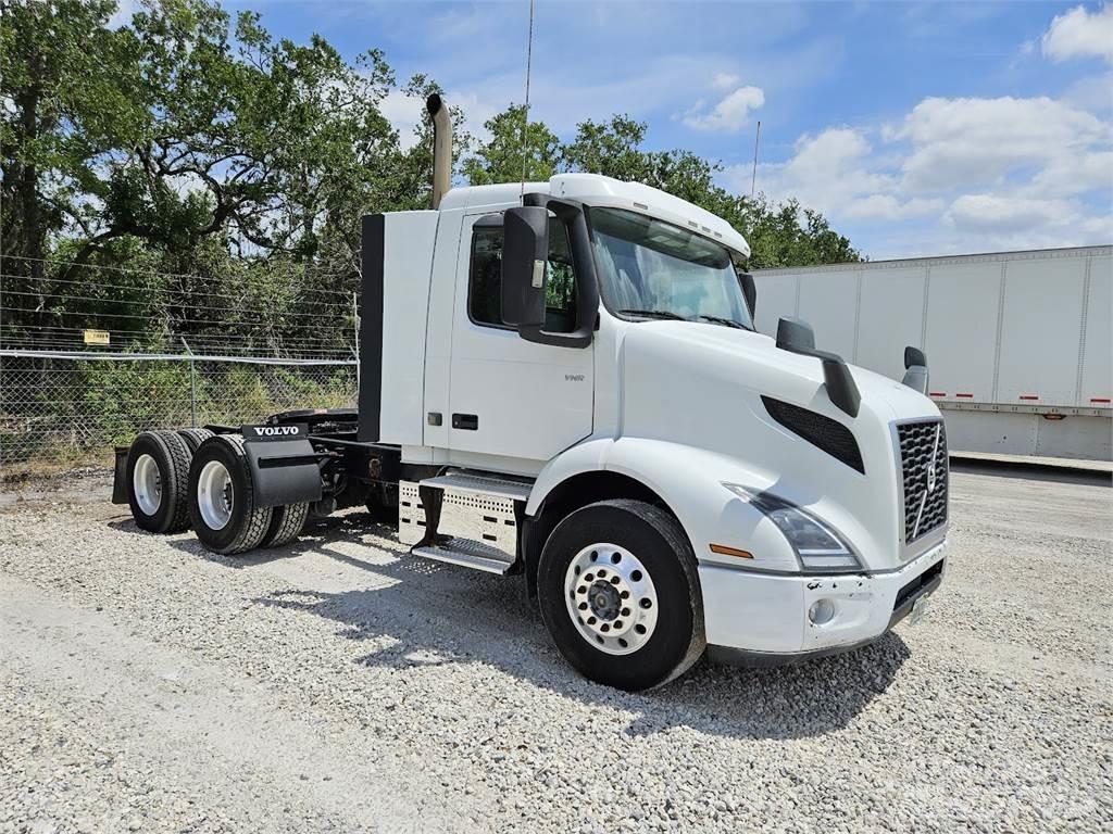 Volvo VNR64T300 Vetopöytäautot
