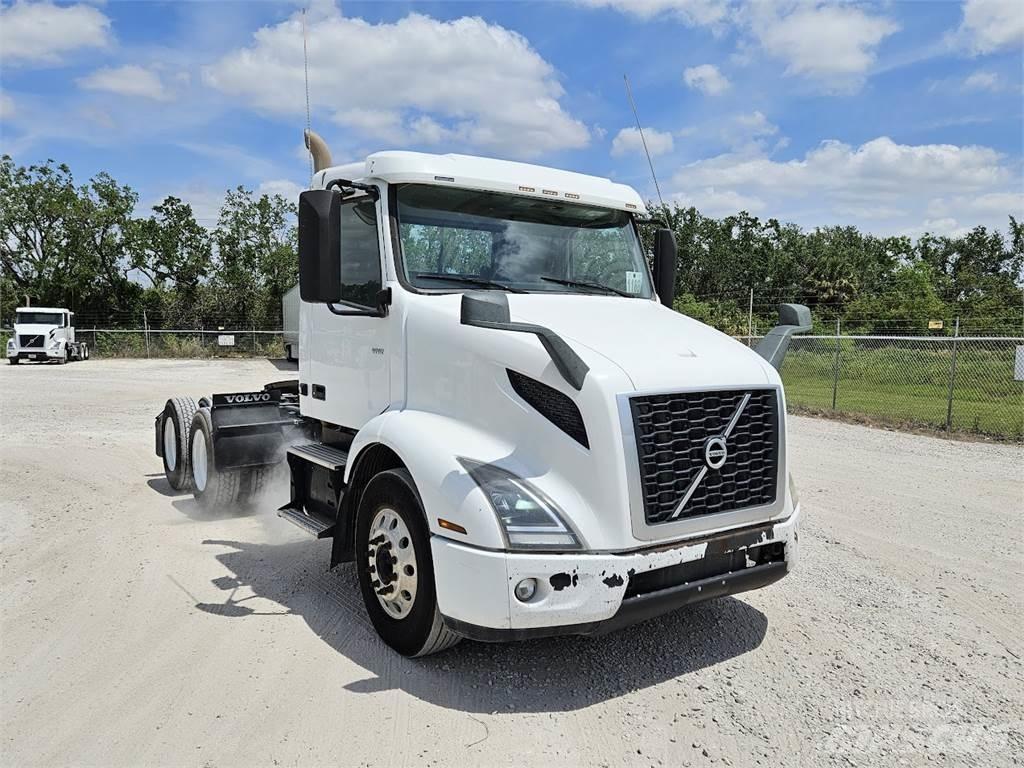 Volvo VNR64T300 Vetopöytäautot