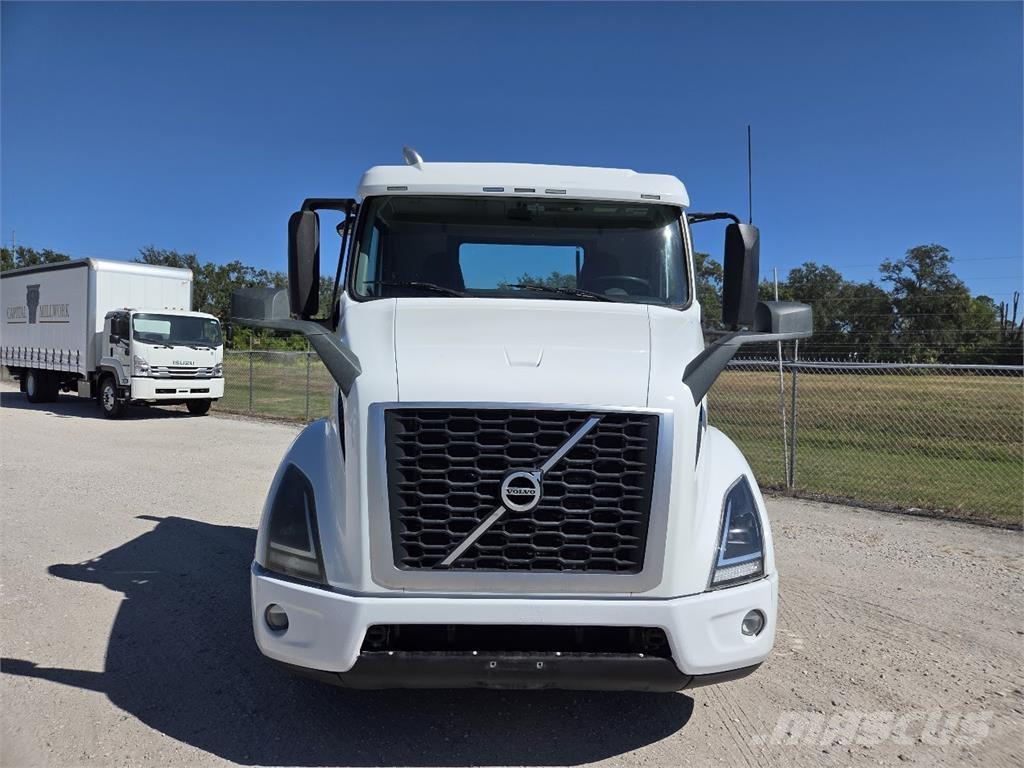 Volvo VNR64T300 Vetopöytäautot