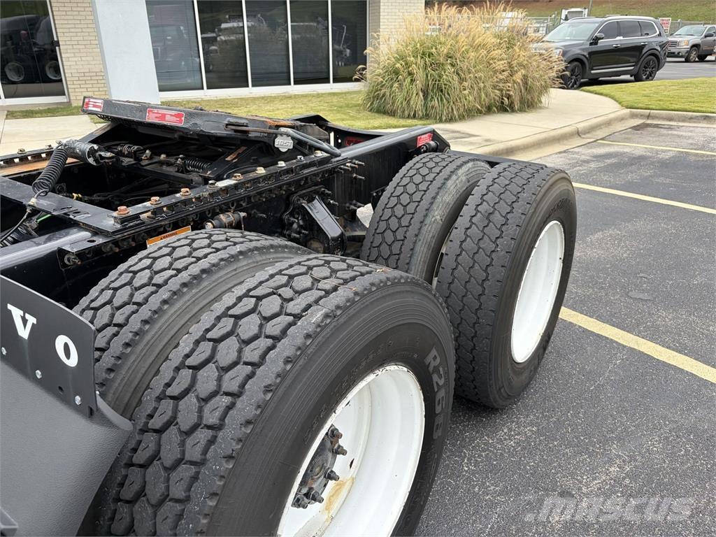 Volvo VNR64T300 Vetopöytäautot