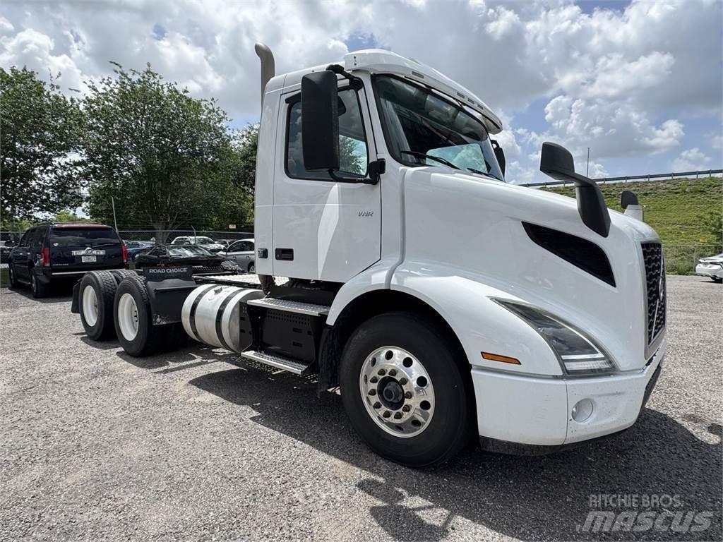 Volvo VNR64T300 Vetopöytäautot