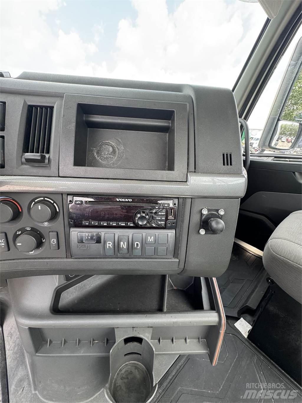 Volvo VNR64T300 Vetopöytäautot