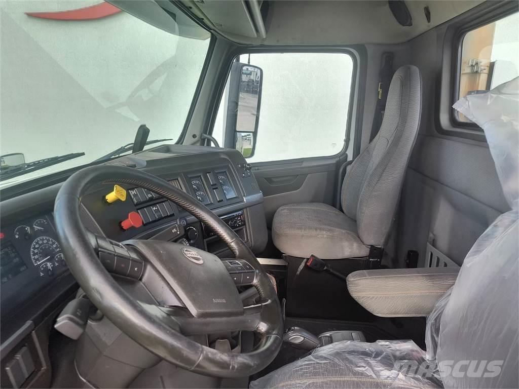 Volvo VNR64T300 Vetopöytäautot