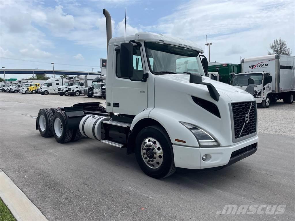Volvo VNR64T300 Vetopöytäautot
