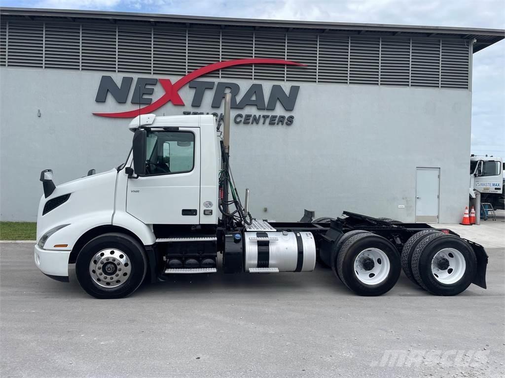 Volvo VNR64T300 Vetopöytäautot