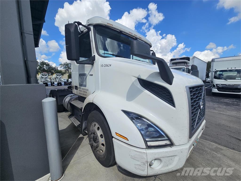 Volvo VNR64T300 Vetopöytäautot