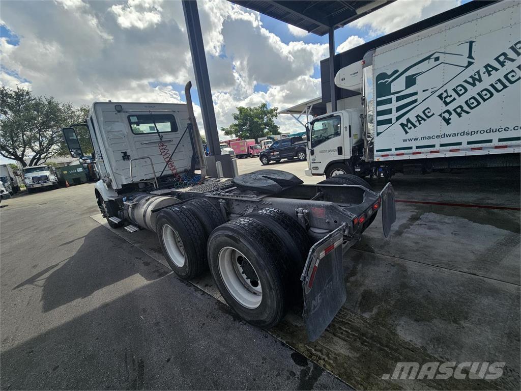 Volvo VNR64T300 Vetopöytäautot