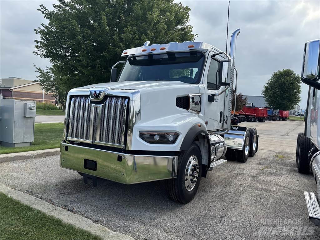 Western Star 49X Vetopöytäautot