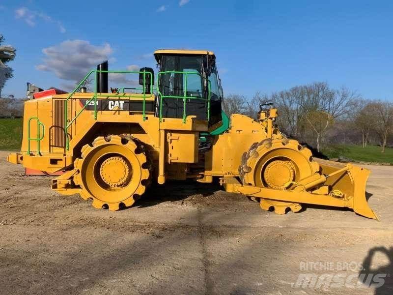 CAT 825H Kaatopaikkajyrät