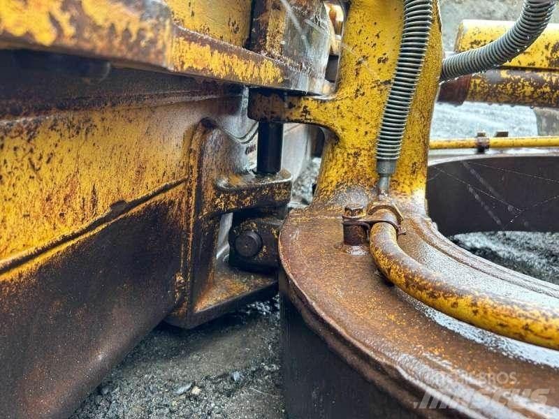 CAT D4H LGP Telaketjupuskutraktorit