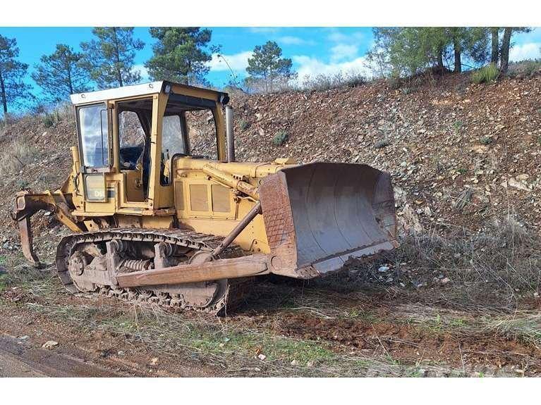 CAT D6D Telaketjupuskutraktorit