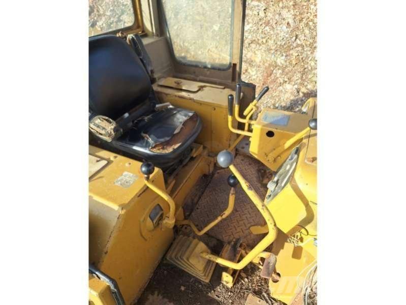 CAT D6D Telaketjupuskutraktorit